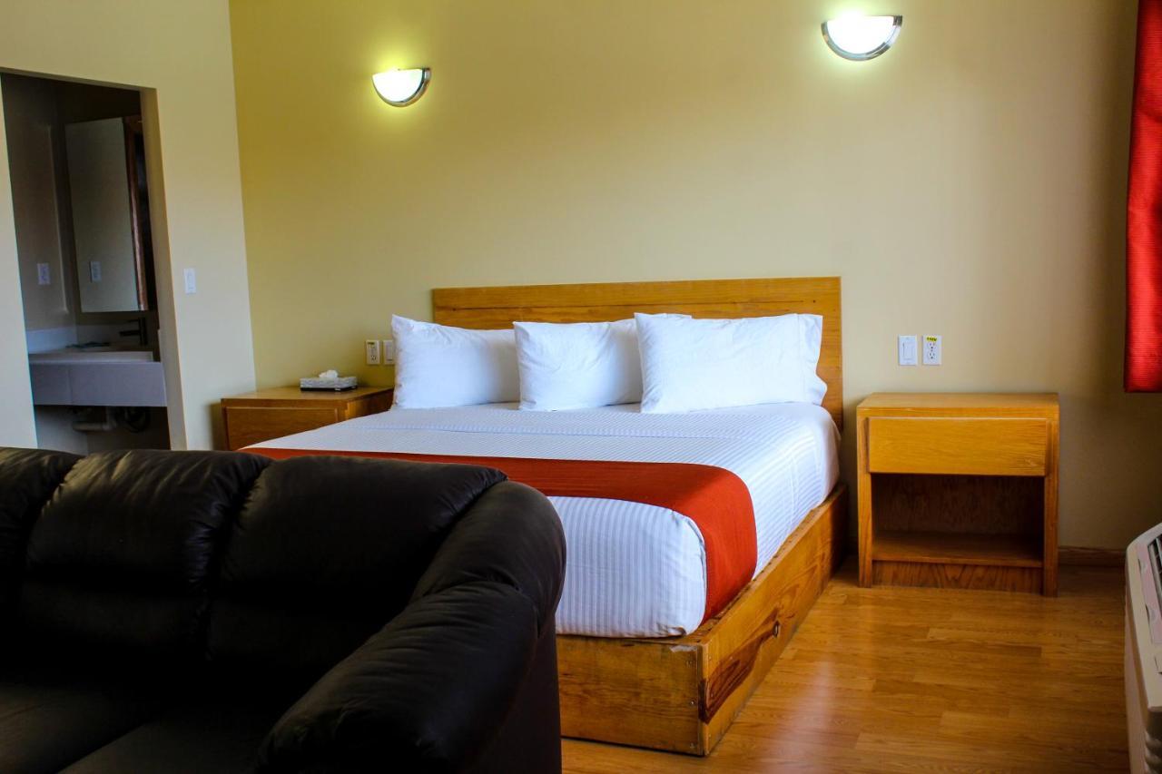 La Huerta Inn & Suites Cuauhtémoc المظهر الخارجي الصورة